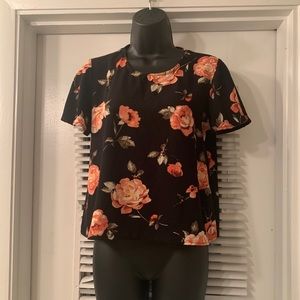 REDUCED! Short sleeve floral top